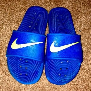 Neon Nike summer slides